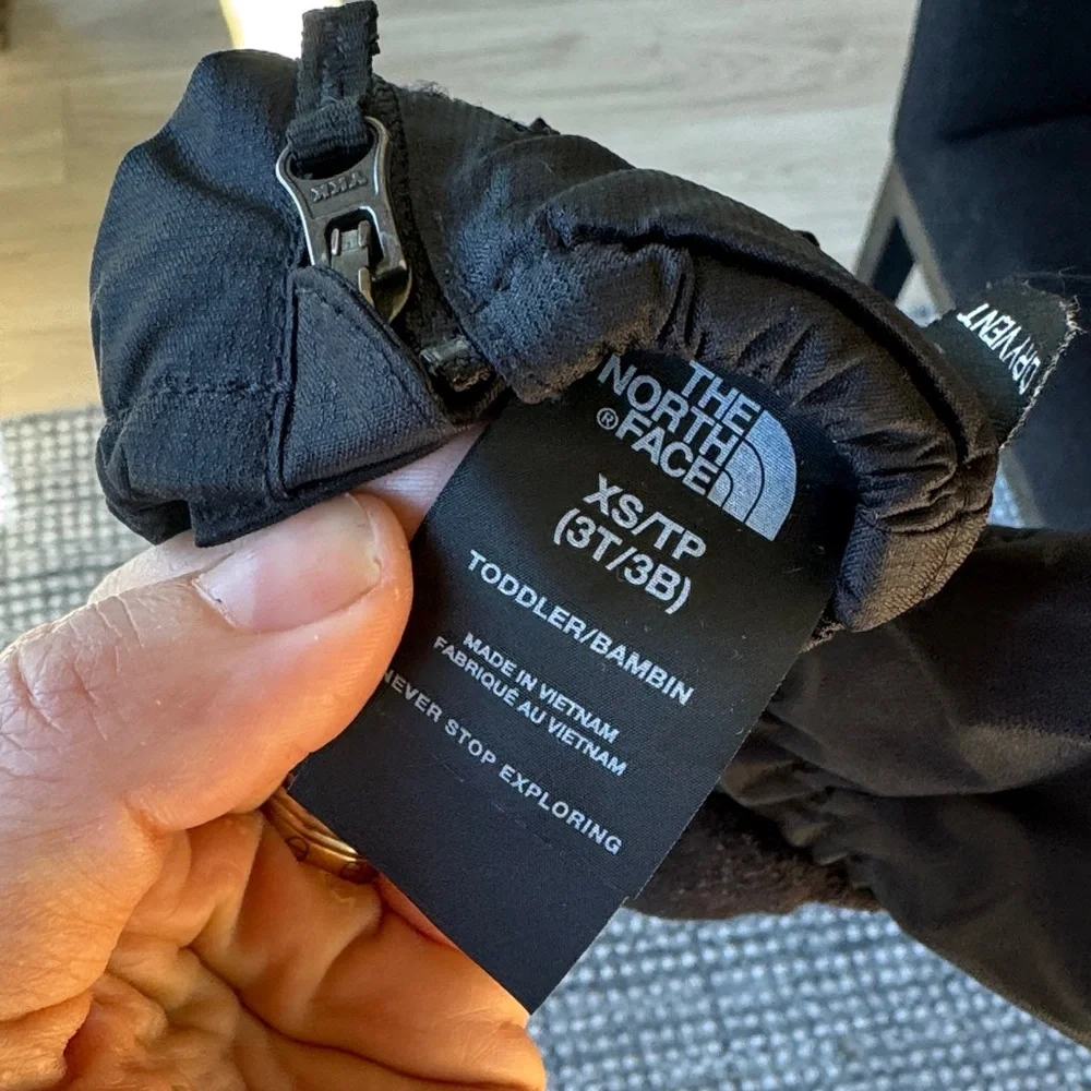 The North Face Black Insulated Mittens 3T